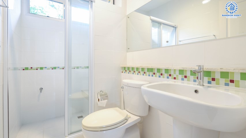 *****บ้านเดี่ยวมือสอง ม. มัณฑนา แจ้งวัฒนะ-ราชพฤกษ์ บ้านสวยมาก พร้อมเข้าอยู่ เนื้อที่กว่า 58.40  ฟังก์ชันครบครัน 3 ห้องนอน 3 ห้องน้ำ พร้อมมีห้องอเนกประสงค์ 1 ห้อง 2 ที่จอดรถ บรรยากาศร่มรื่นมาก พร้อมแวดล้อมไปด้วยสิ่งอำนวยความสะดวก และสาธารณูปโภคมากมาย  บนทำเลดี ที่เชื่อมสู่ถ.แจ้งวัฒนะได้อย่างรวดเร็ว